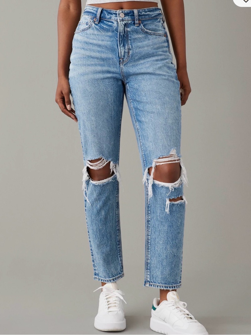 AE Strigid Ripped Mom Jean